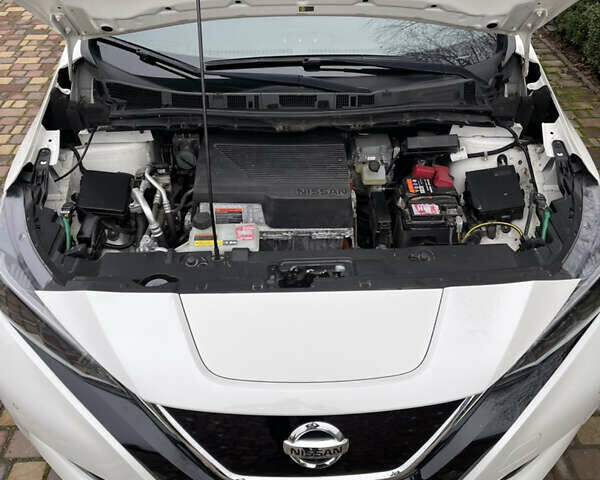 Белый Ниссан Лиф, объемом двигателя 0 л и пробегом 51 тыс. км за 12500 $, фото 11 на Automoto.ua