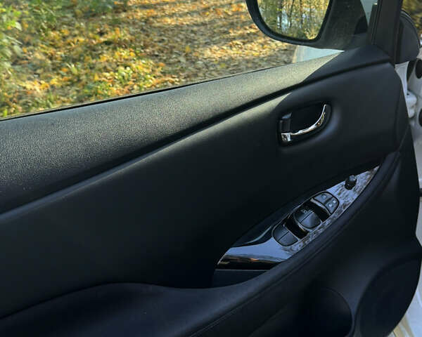 Белый Ниссан Лиф, объемом двигателя 0 л и пробегом 116 тыс. км за 11800 $, фото 67 на Automoto.ua