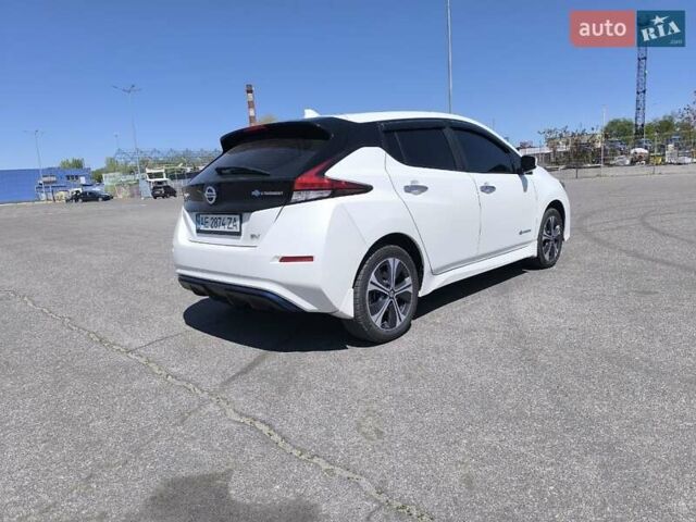 Білий Ніссан Ліф, об'ємом двигуна 0 л та пробігом 129 тис. км за 11300 $, фото 3 на Automoto.ua