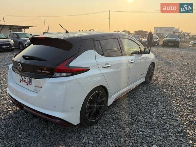 Белый Ниссан Лиф, объемом двигателя 0 л и пробегом 33 тыс. км за 16400 $, фото 4 на Automoto.ua