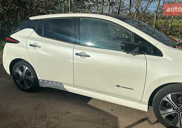 Белый Ниссан Лиф, объемом двигателя 0 л и пробегом 132 тыс. км за 12999 $, фото 6 на Automoto.ua