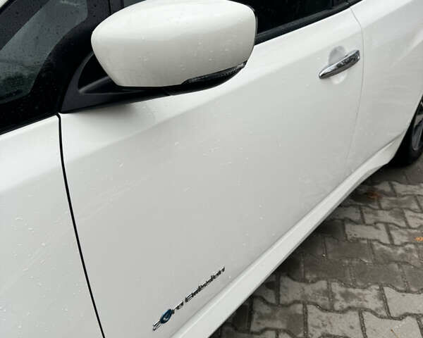 Белый Ниссан Лиф, объемом двигателя 0 л и пробегом 116 тыс. км за 11800 $, фото 44 на Automoto.ua