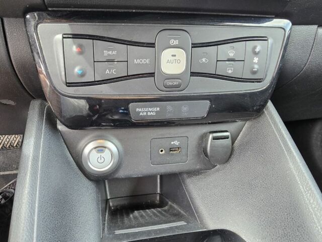 Білий Ніссан Ліф, об'ємом двигуна 0 л та пробігом 115 тис. км за 10999 $, фото 7 на Automoto.ua