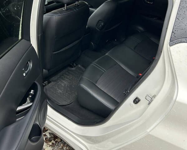 Белый Ниссан Лиф, объемом двигателя 0 л и пробегом 98 тыс. км за 13000 $, фото 9 на Automoto.ua