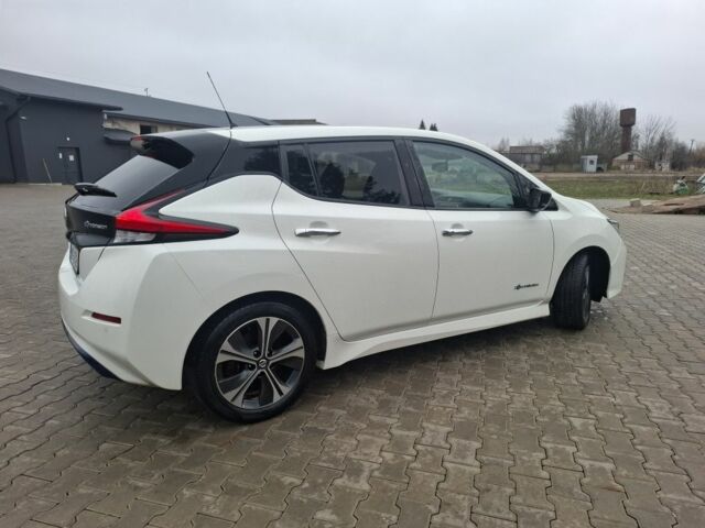 Белый Ниссан Лиф, объемом двигателя 0 л и пробегом 104 тыс. км за 12600 $, фото 3 на Automoto.ua