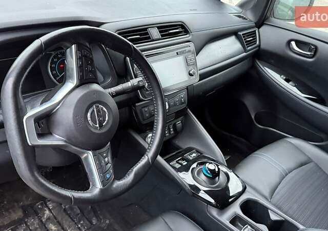 Белый Ниссан Лиф, объемом двигателя 0 л и пробегом 63 тыс. км за 6231 $, фото 7 на Automoto.ua