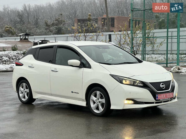 Белый Ниссан Лиф, объемом двигателя 0 л и пробегом 96 тыс. км за 13500 $, фото 2 на Automoto.ua