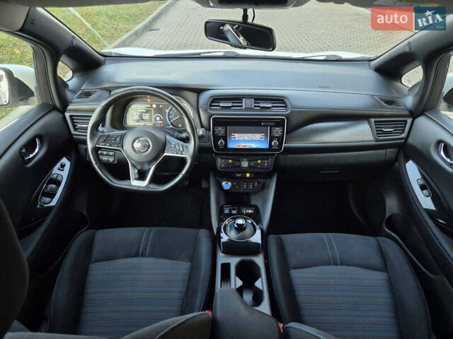 Белый Ниссан Лиф, объемом двигателя 0 л и пробегом 105 тыс. км за 10800 $, фото 5 на Automoto.ua