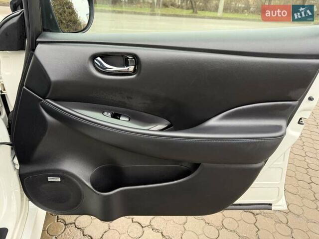 Белый Ниссан Лиф, объемом двигателя 0 л и пробегом 82 тыс. км за 13999 $, фото 39 на Automoto.ua