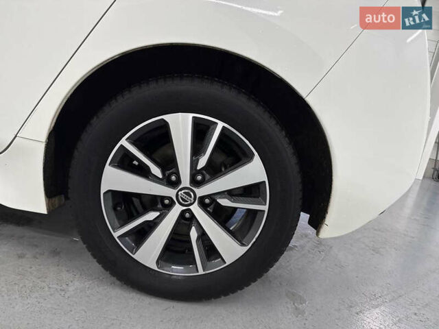 Білий Ніссан Ліф, об'ємом двигуна 0 л та пробігом 51 тис. км за 12000 $, фото 8 на Automoto.ua