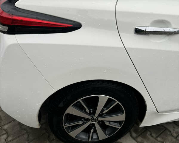 Белый Ниссан Лиф, объемом двигателя 0 л и пробегом 116 тыс. км за 11800 $, фото 37 на Automoto.ua