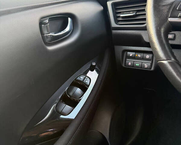 Білий Ніссан Ліф, об'ємом двигуна 0 л та пробігом 67 тис. км за 11500 $, фото 28 на Automoto.ua