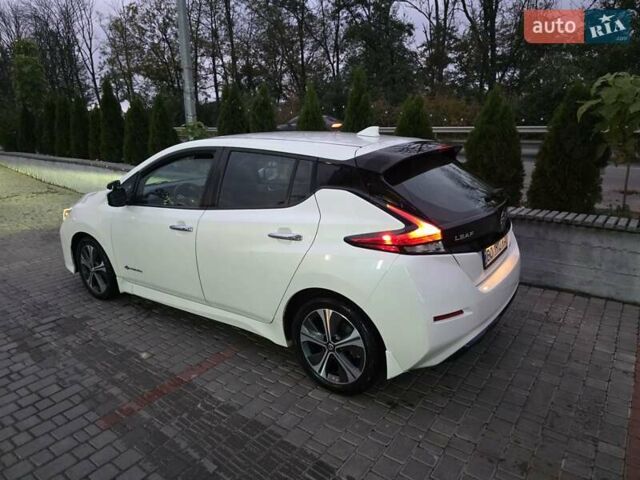 Білий Ніссан Ліф, об'ємом двигуна 0 л та пробігом 90 тис. км за 10000 $, фото 5 на Automoto.ua
