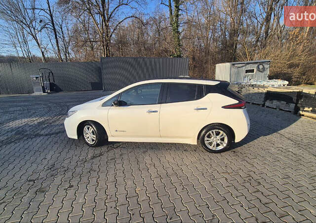 Білий Ніссан Ліф, об'ємом двигуна 0 л та пробігом 192 тис. км за 10800 $, фото 4 на Automoto.ua