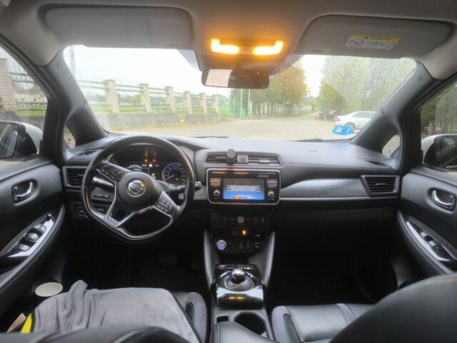 Белый Ниссан Лиф, объемом двигателя 0 л и пробегом 101 тыс. км за 12800 $, фото 13 на Automoto.ua