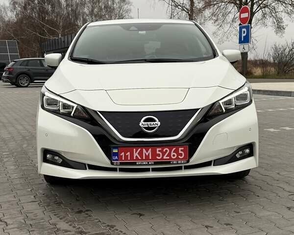 Белый Ниссан Лиф, объемом двигателя 0 л и пробегом 92 тыс. км за 12500 $, фото 1 на Automoto.ua