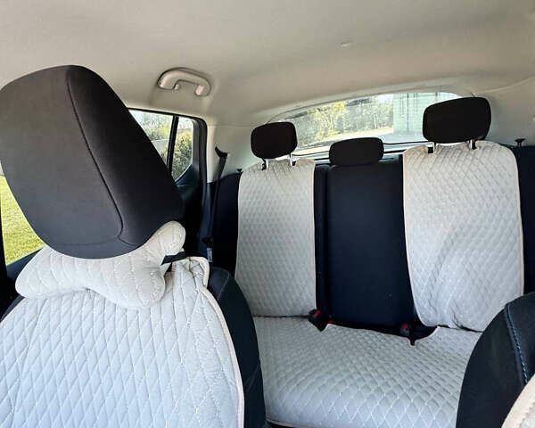 Белый Ниссан Лиф, объемом двигателя 0 л и пробегом 145 тыс. км за 12700 $, фото 7 на Automoto.ua