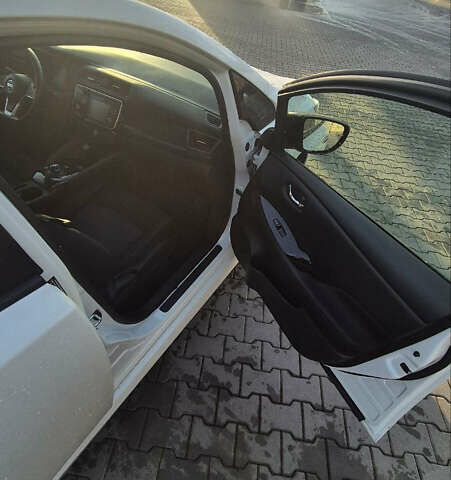 Білий Ніссан Ліф, об'ємом двигуна 0 л та пробігом 192 тис. км за 10800 $, фото 10 на Automoto.ua