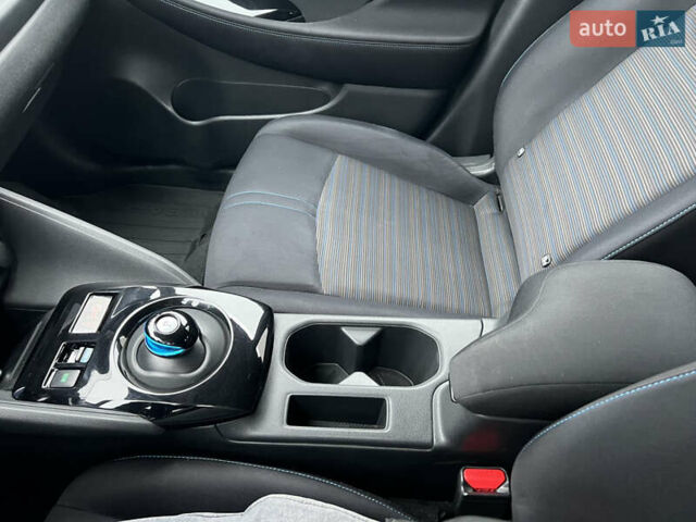 Белый Ниссан Лиф, объемом двигателя 0 л и пробегом 96 тыс. км за 13500 $, фото 26 на Automoto.ua