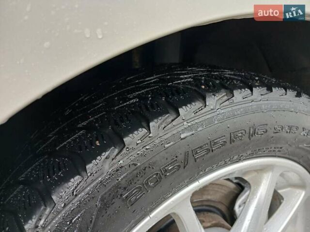 Белый Ниссан Лиф, объемом двигателя 0 л и пробегом 135 тыс. км за 12799 $, фото 34 на Automoto.ua