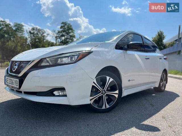 Білий Ніссан Ліф, об'ємом двигуна 0 л та пробігом 45 тис. км за 15500 $, фото 1 на Automoto.ua