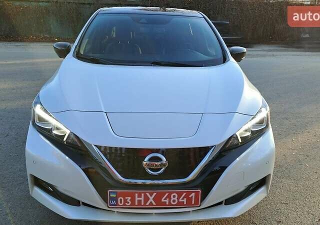 Белый Ниссан Лиф, объемом двигателя 0 л и пробегом 114 тыс. км за 12950 $, фото 3 на Automoto.ua