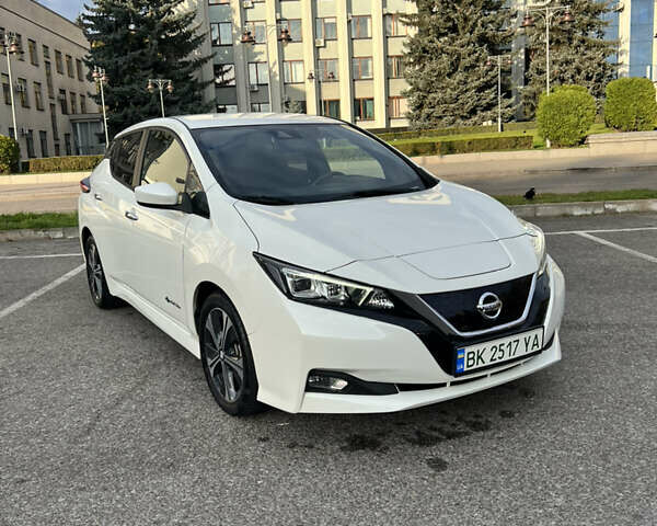Білий Ніссан Ліф, об'ємом двигуна 0 л та пробігом 58 тис. км за 13499 $, фото 8 на Automoto.ua