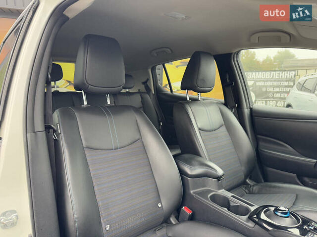 Белый Ниссан Лиф, объемом двигателя 0 л и пробегом 157 тыс. км за 11700 $, фото 33 на Automoto.ua