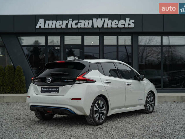 Белый Ниссан Лиф, объемом двигателя 0 л и пробегом 109 тыс. км за 14200 $, фото 4 на Automoto.ua