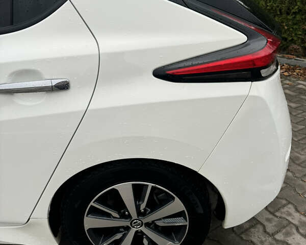 Белый Ниссан Лиф, объемом двигателя 0 л и пробегом 116 тыс. км за 11800 $, фото 41 на Automoto.ua