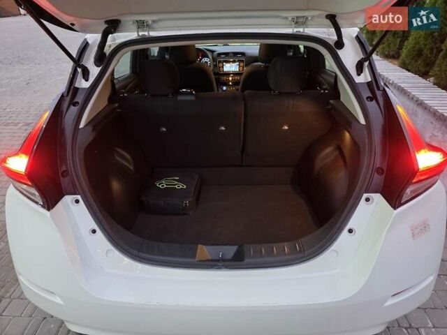 Білий Ніссан Ліф, об'ємом двигуна 0 л та пробігом 90 тис. км за 10000 $, фото 10 на Automoto.ua