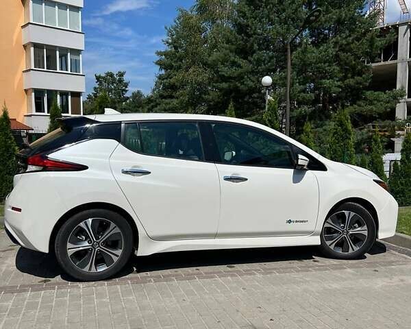 Белый Ниссан Лиф, объемом двигателя 0 л и пробегом 34 тыс. км за 13800 $, фото 2 на Automoto.ua