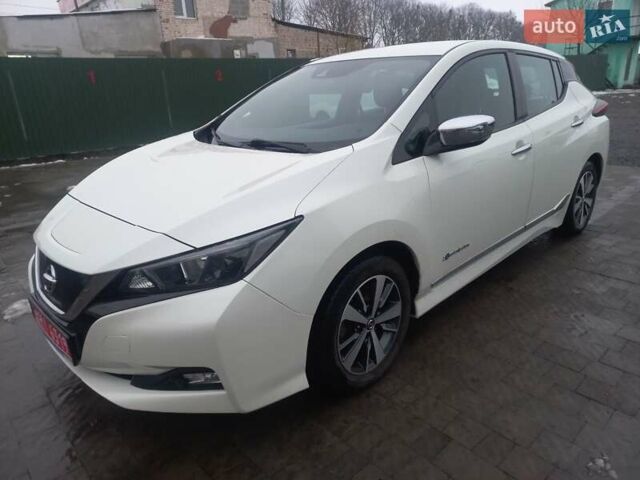 Белый Ниссан Лиф, объемом двигателя 0 л и пробегом 118 тыс. км за 10000 $, фото 1 на Automoto.ua