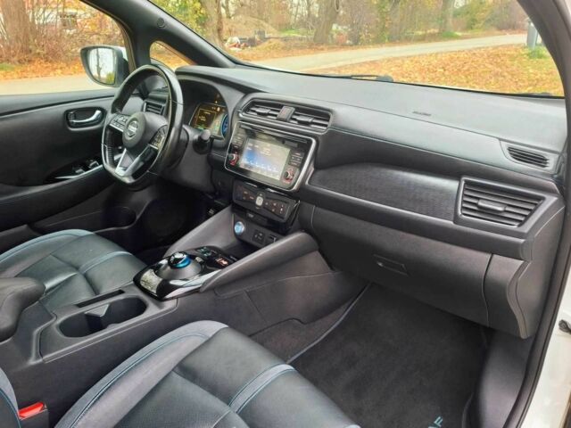 Белый Ниссан Лиф, объемом двигателя 0 л и пробегом 65 тыс. км за 5000 $, фото 10 на Automoto.ua