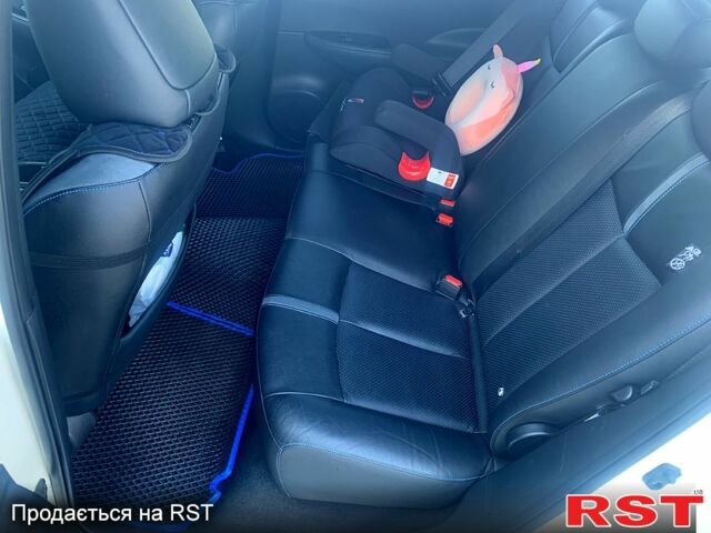 Білий Ніссан Ліф, об'ємом двигуна 0 л та пробігом 140 тис. км за 13000 $, фото 6 на Automoto.ua