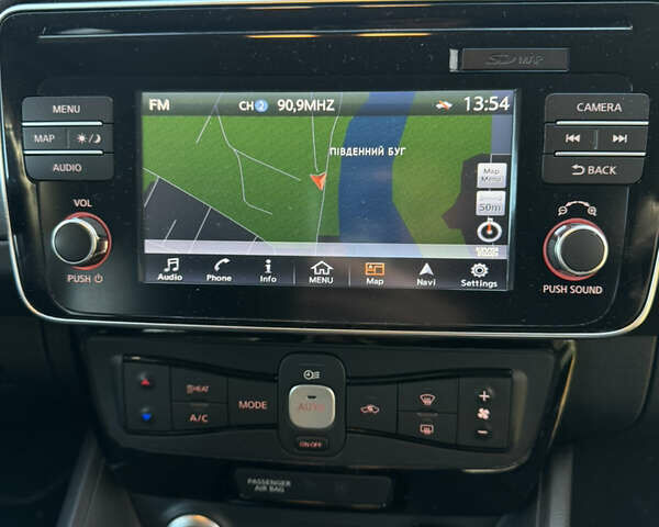 Белый Ниссан Лиф, объемом двигателя 0 л и пробегом 116 тыс. км за 11800 $, фото 63 на Automoto.ua