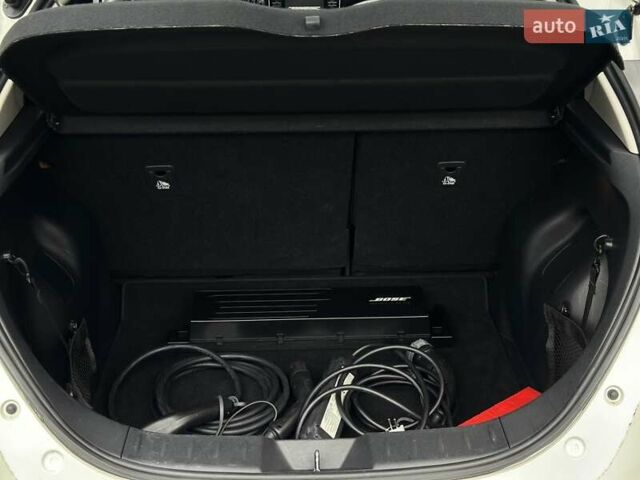 Білий Ніссан Ліф, об'ємом двигуна 0 л та пробігом 162 тис. км за 13601 $, фото 25 на Automoto.ua