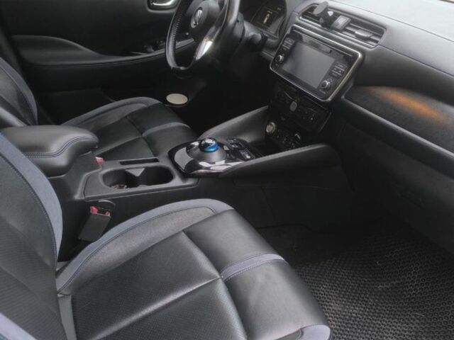 Белый Ниссан Лиф, объемом двигателя 0 л и пробегом 101 тыс. км за 12800 $, фото 10 на Automoto.ua