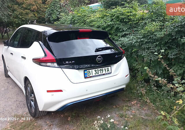 Белый Ниссан Лиф, объемом двигателя 0 л и пробегом 82 тыс. км за 15600 $, фото 3 на Automoto.ua