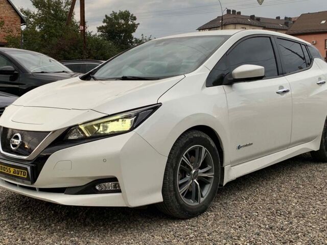 Білий Ніссан Ліф, об'ємом двигуна 40 л та пробігом 80 тис. км за 12800 $, фото 2 на Automoto.ua