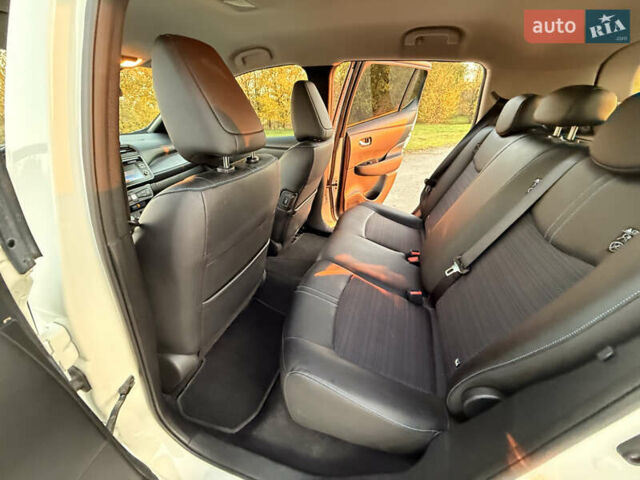 Белый Ниссан Лиф, объемом двигателя 0 л и пробегом 162 тыс. км за 12000 $, фото 11 на Automoto.ua