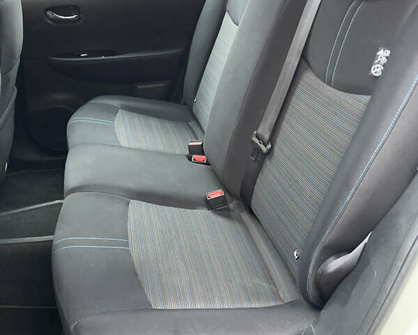 Белый Ниссан Лиф, объемом двигателя 0 л и пробегом 51 тыс. км за 12500 $, фото 27 на Automoto.ua