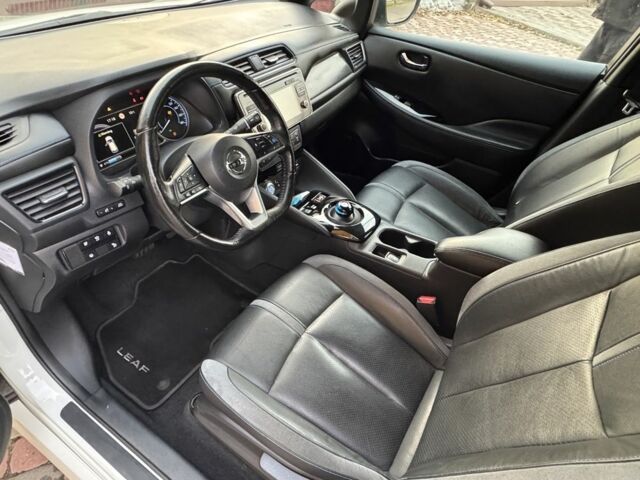 Белый Ниссан Лиф, объемом двигателя 0 л и пробегом 102 тыс. км за 12699 $, фото 10 на Automoto.ua