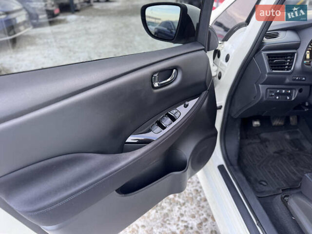 Белый Ниссан Лиф, объемом двигателя 0 л и пробегом 50 тыс. км за 11450 $, фото 23 на Automoto.ua