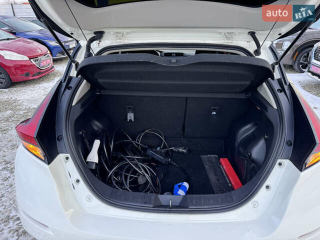 Белый Ниссан Лиф, объемом двигателя 0 л и пробегом 50 тыс. км за 11450 $, фото 38 на Automoto.ua