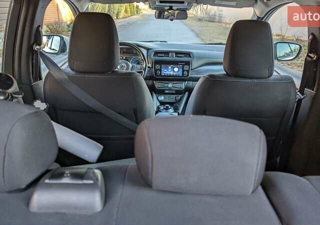 Белый Ниссан Лиф, объемом двигателя 0 л и пробегом 60 тыс. км за 14900 $, фото 22 на Automoto.ua