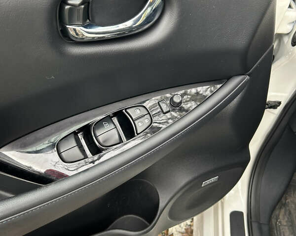 Белый Ниссан Лиф, объемом двигателя 0 л и пробегом 98 тыс. км за 13000 $, фото 5 на Automoto.ua