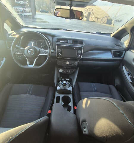 Білий Ніссан Ліф, об'ємом двигуна 0 л та пробігом 192 тис. км за 10800 $, фото 6 на Automoto.ua