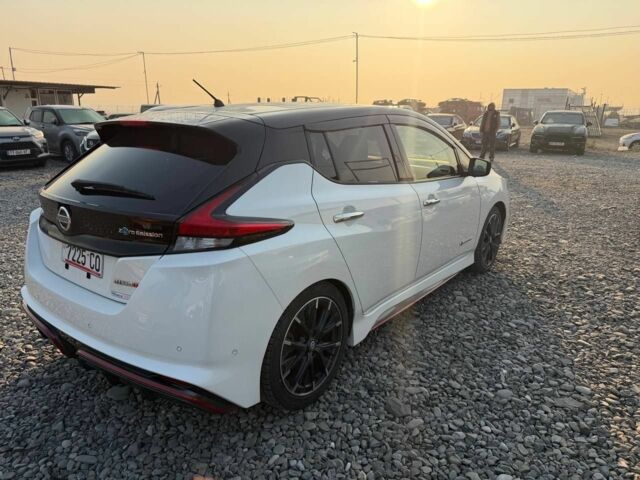 Белый Ниссан Лиф, объемом двигателя 0 л и пробегом 33 тыс. км за 16400 $, фото 2 на Automoto.ua