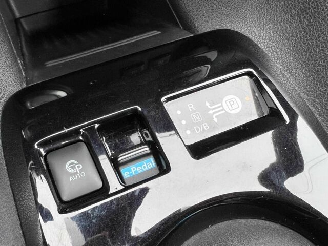 Белый Ниссан Лиф, объемом двигателя 0 л и пробегом 115 тыс. км за 12700 $, фото 13 на Automoto.ua